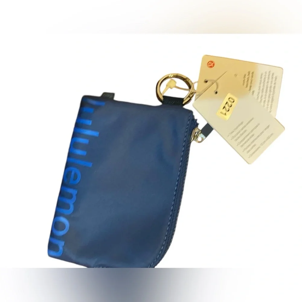 NWT Lululemon clippable card pouch